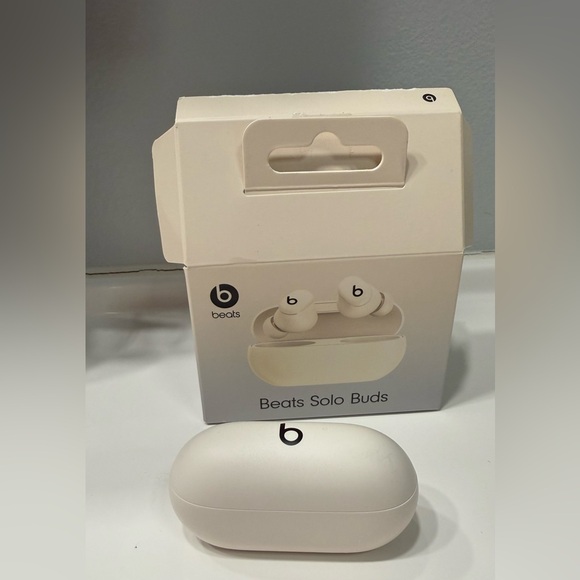 Beats Solo Wireless Earbuds Cream - Picture 6 of 8